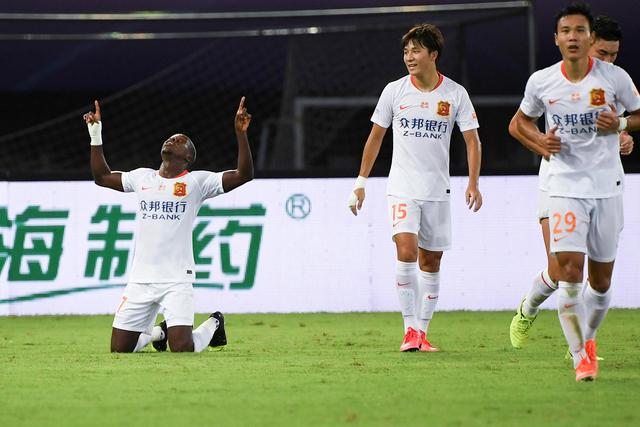 利字合砍63分三球空砍50分 雄鹿险胜黄蜂4连胜