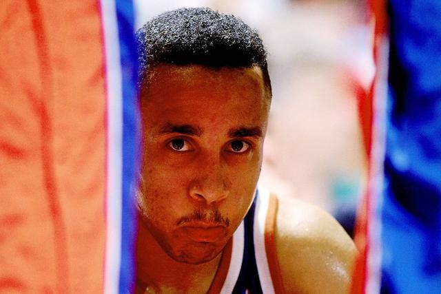 雄鹿大胜雷霆夺得NBA杯冠军 字母三双当选MVP